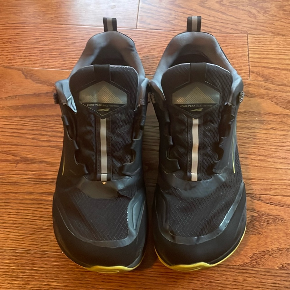 Loan peak all wthr Altra 10.5 men in good conditions